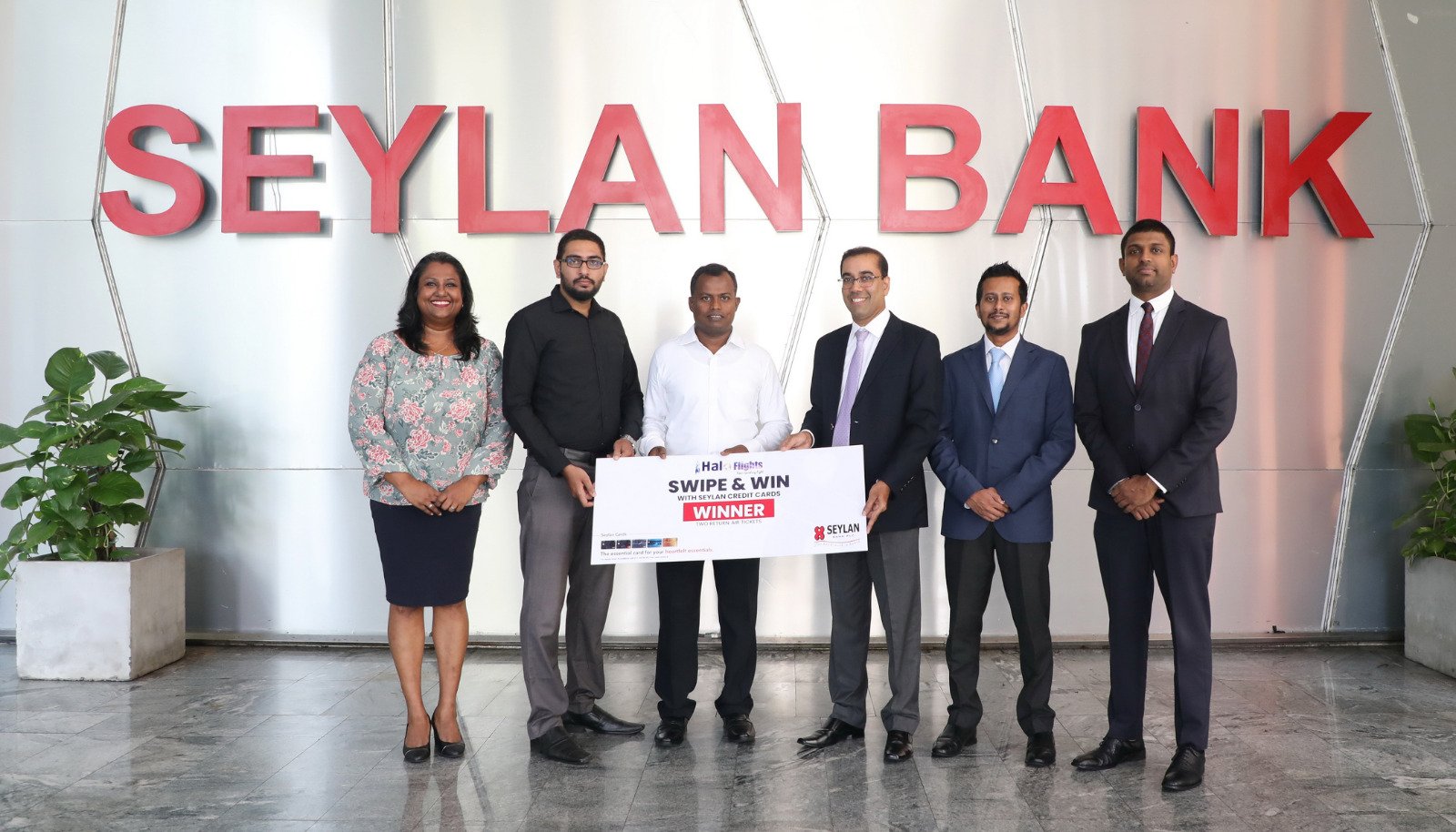 සෙලාන් කාඩ්පත් සහ Halo Flights එක්ව ක්‍රියාවට නංවන දිනුම් ඇදීමේ අගෝස්තු ජයග්‍රාහකයාට ගුවන් ටිකට්පත් පිරිනැමේ