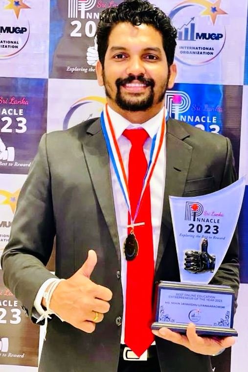 Mihin Jayavidhu Liyanaarachchee honoured at Pinnacle Awards as the Best Online Education Entrepreneur of the Year
