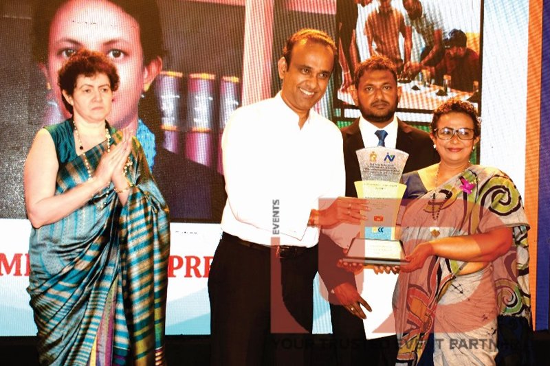 Geethani Hettiarachchi honoured as the Best Woman Entrepreneur at Southern Province Entrepreneur Awards