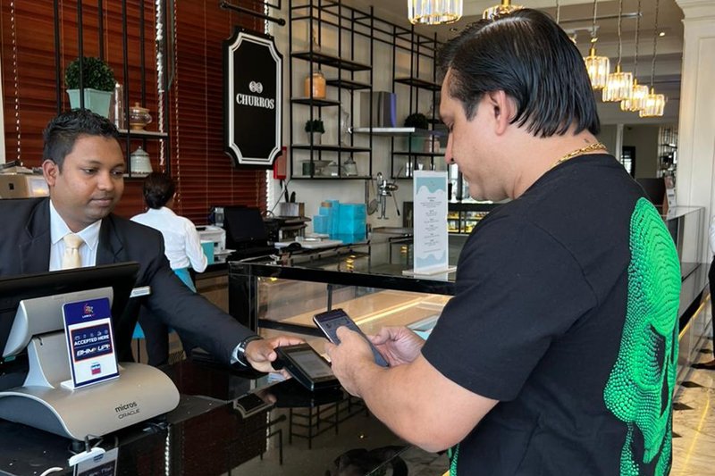 HNB SOLO, QR කේත හරහා සංචාරකයන්ට පහසු ගෙවීම් විකල්ප හඳුන්වාදෙයි