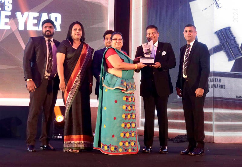 කොමර්ෂල් බැංකුව අඛණ්ඩව දෙවෙනි වසරටත් ‘වසරේ මහජනතාවගේ පුද්ගලික බැංකුව’ ලෙස කිරුළු පළඳී