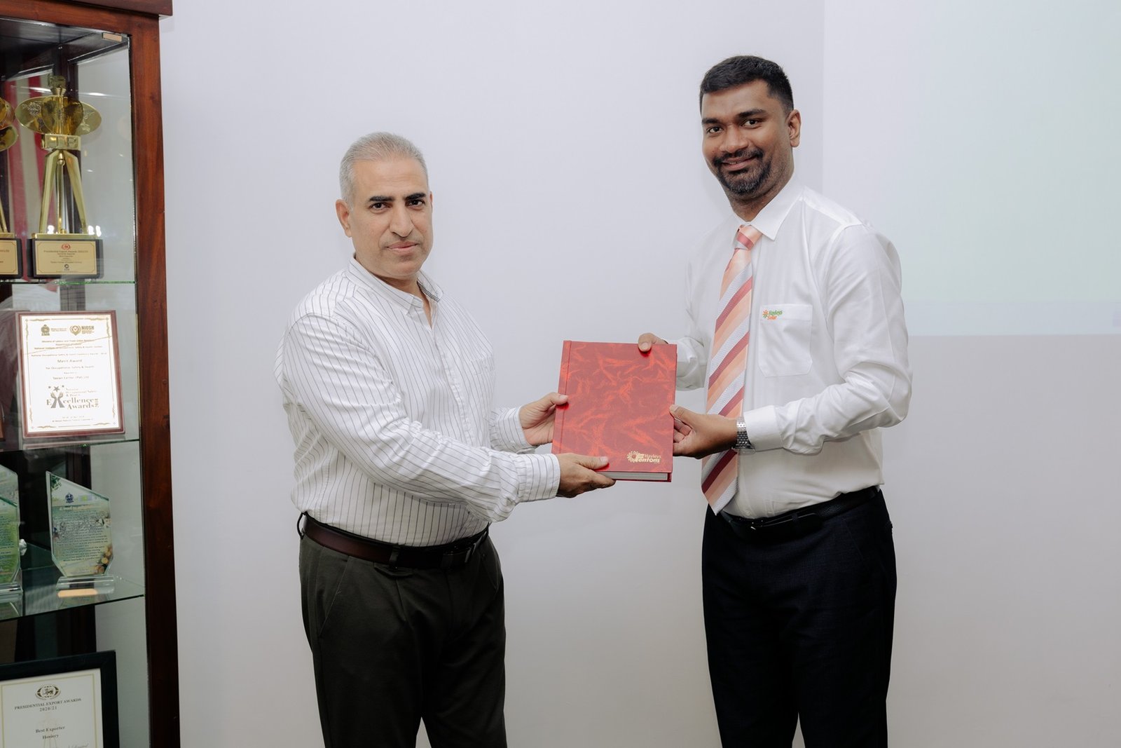 Hayleys Solar Powers Up Texlan Centre with Landmark Commercial Solar Installation