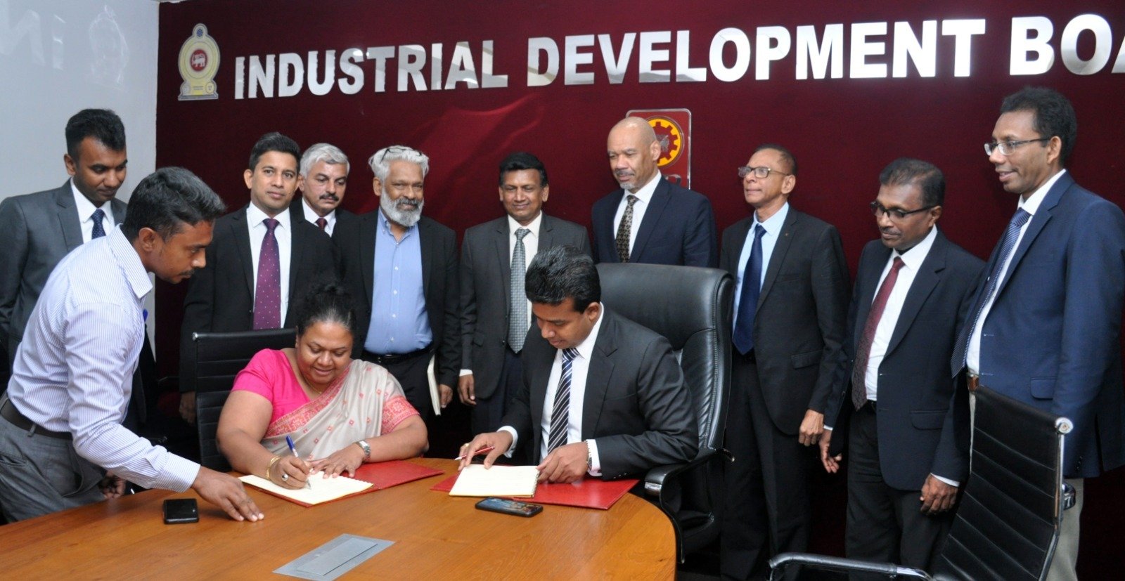 කර්මාන්ත සංවර්ධන මණ්ඩලය සමඟ ක්ෂුද්‍ර, කුඩා හා මධ්‍යම පරිමාණ ව්‍යවසායකත්ව සංසදය ගිවිසුම් ගතවෙයි