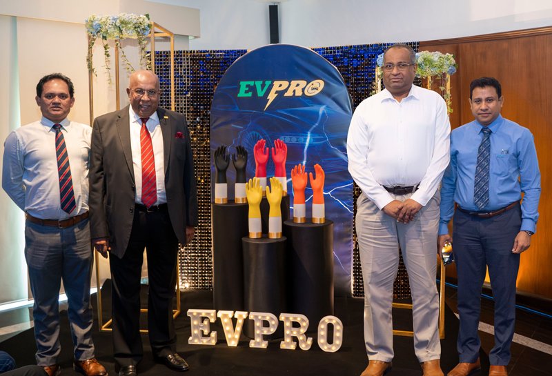 Dipped Products நிறுவனம்மின்சாரவாகனத்துறைக்காக உலகின் முதல் EVPRO கையுறையை அறிமுகப்படுத்தியது