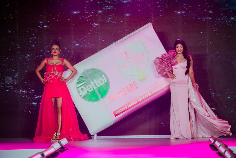 ශ්‍රී ලංකාවේ ප්‍රථම  Influencer Ramp Walk සමගින් ‘Beauty Pink Night’ උළෙලේ දී Dettol සිය අලුත්ම Skincare නිෂ්පාදනය එළිදක්වයි