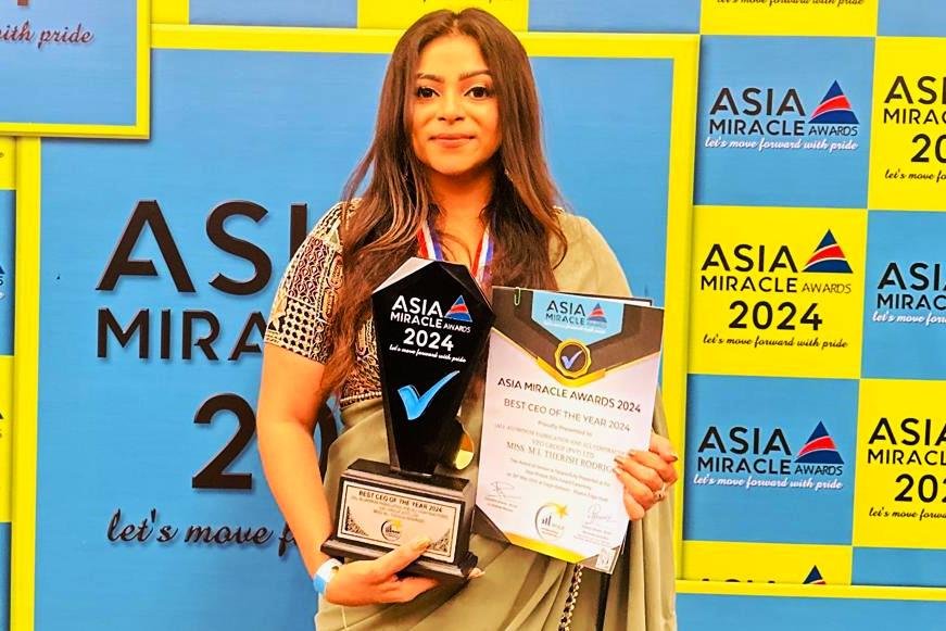 Therish Rodrigo of VZO Group awarded the Best CEO of the Year at Asia Miracle Awards
