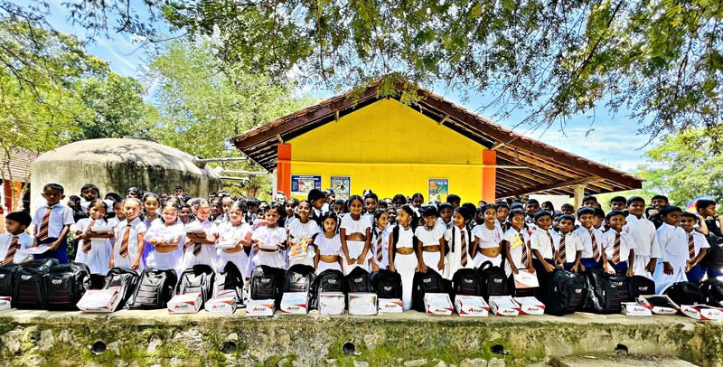 මොණරාගල රබර් වැවිලිකරුවන්ගේ දරුවන්ගේ අධ්‍යාපනයට සියැට් වෙතින් සහය