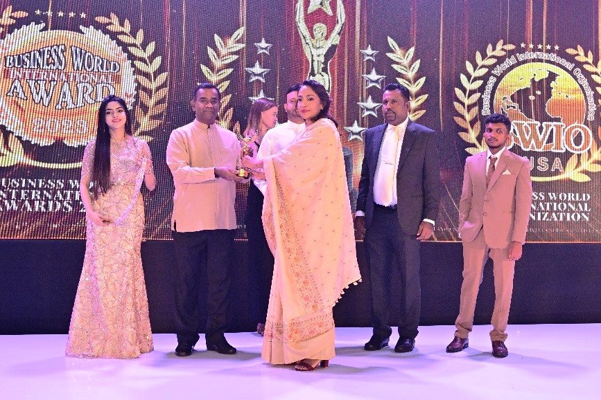 Founder of DM Interior Studio Dilushi Mendis honoured with Entrepreneur Award at International Women’s Achievers Awards