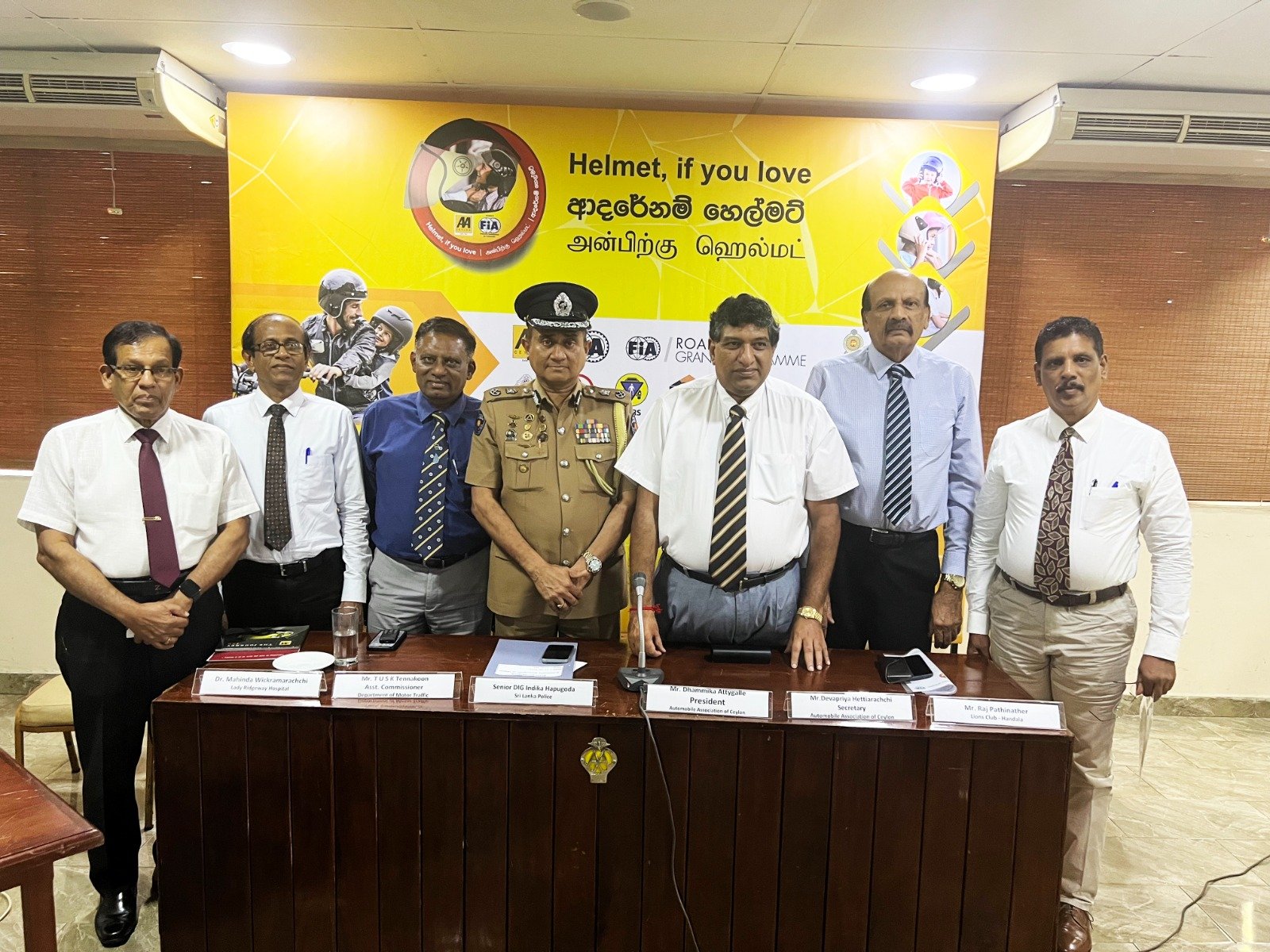 “ආදරෙයිනම්, හෙල්මට්”- යතුරු පැදියේ ගමන් ගන්නා ළමුන් සඳහා ආරක්ෂිත හිස්වැසුම් (හෙල්මට්) :