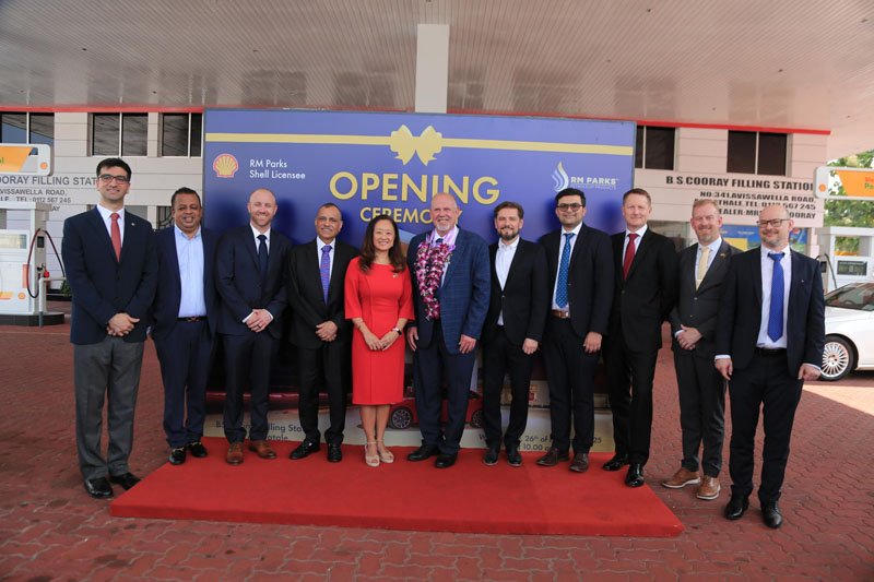 ෂෙල් ඉන්ධන සිල්ලර වෙළඳාම RM පාර්ක්ස් සහ ට්‍රයි ස්ටාර් සමාගම් සමූහයේ හවුල්කාරිත්වයෙන් ඇරඹේ