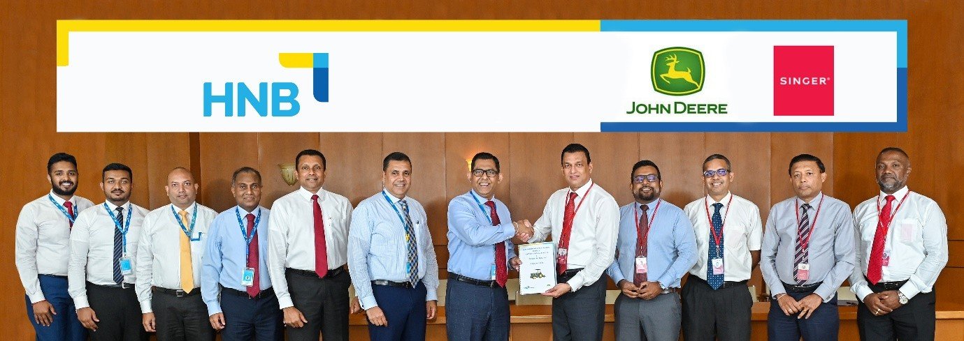 HNB, සිංගර් සමඟ එක්ව ජෝන් ඩියර් ට්‍රැක්ටර් සහ කෘෂි යන්ත්‍රෝපකරණ සඳහා විශේෂ මූල්‍ය පහසුකම් පිරිනමයි