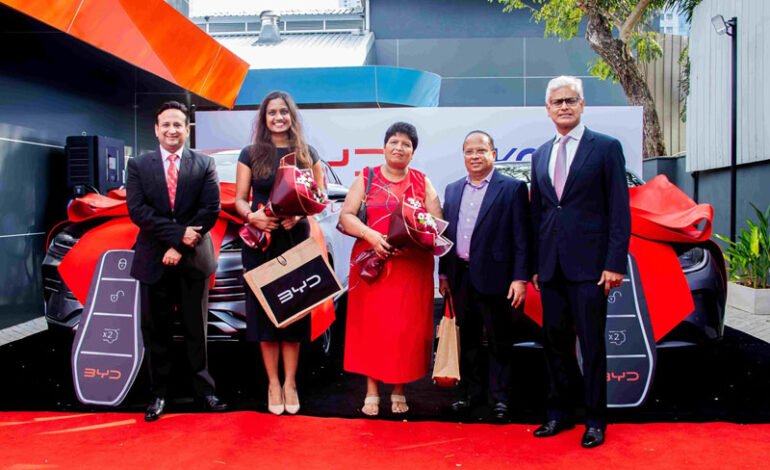 John Keells CG Auto இலங்கைக்கு இறக்குமதி செய்த முதல் தொகுதி BYD வாகனங்களின் விநியோகத்தை ஆரம்பித்துள்ளது