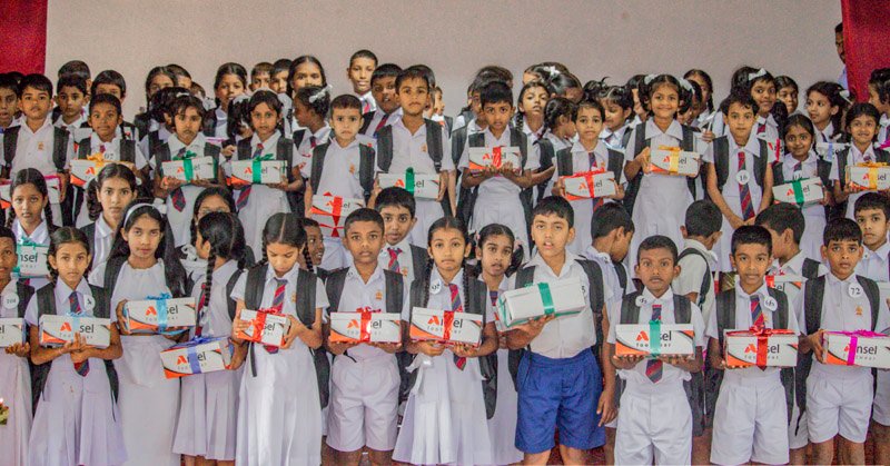 හතරලියද්ද රබර් වැවිලිකරුවන්ගේ දරුවන්ගේ අධ්‍යාපනයට සියැට් සහය දක්වයි