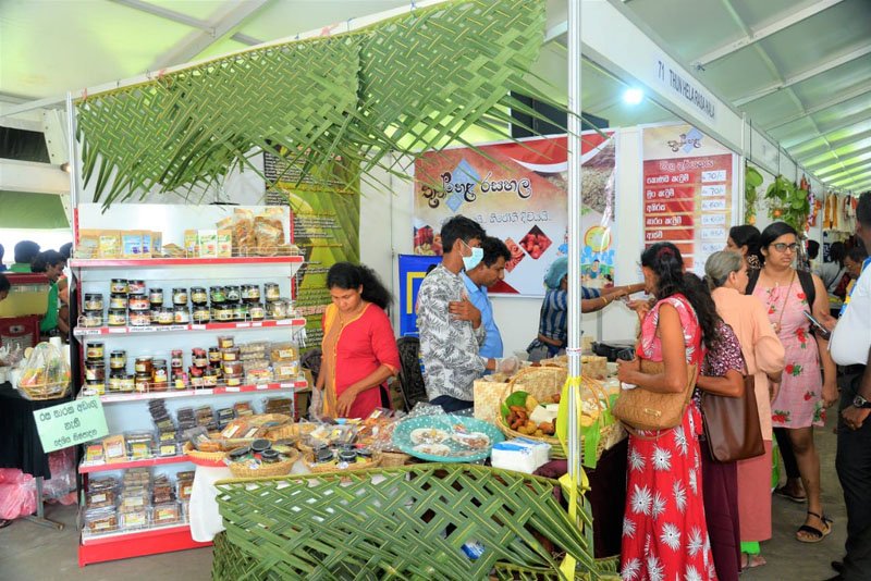 நுண் மற்றும்  சிறிய அளவிலான தொழில்முனைவோர் 150 பேருடன் 2025ஆம் ஆண்டிற்கான கெமிபுபுதுவ புத்தாண்டுச் சந்தையை BMICHஇல் நடத்திய HNB