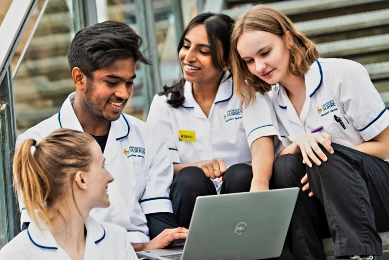 IIHS ආයතනය Surrey විශ්ව විද්‍යාලය සමඟ එක් වී හෙද විද්‍යාවේදී උපාධි පාඨමාලාවක් දියත් කරයි