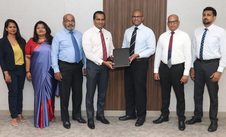 කොමර්ෂල් බැංකුව එවලුෂන් ඔටෝ සමඟ ලීසිං ප්රවර්ධනයක් හරහා නව බලශක්ති වාහන ප්රවර්ධනය කරයි