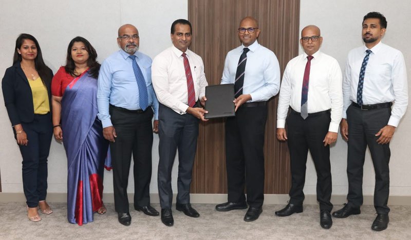 කොමර්ෂල් බැංකුව එවලුෂන් ඔටෝ සමඟ ලීසිං ප්‍රවර්ධනයක් හරහා නව බලශක්ති වාහන ප්‍රවර්ධනය කරයි