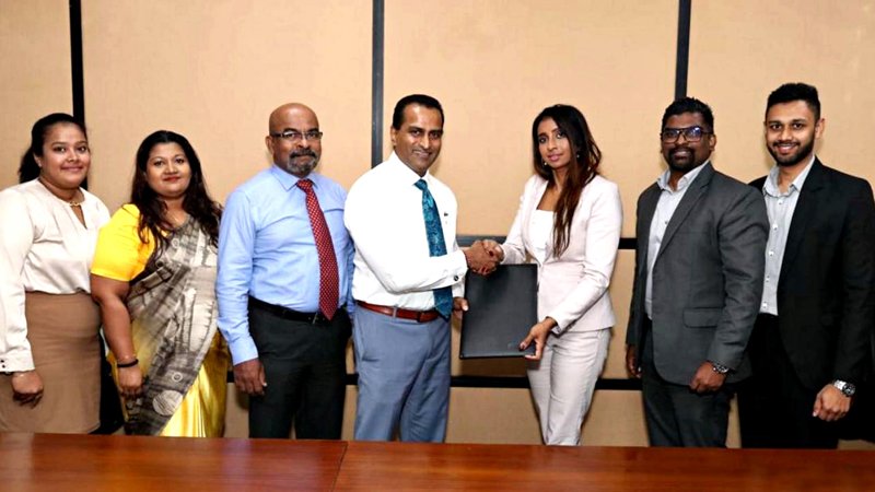 ශ්‍රී ලාංකිකයන්හට විදේශ අධ්‍යාපන පහසුකම් සැලසීම සඳහා කොමර්ෂල් බැංකුව ACH සමඟින් හවුල් වෙයි