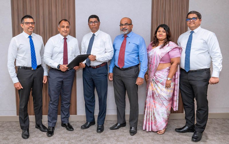 කොමර්ෂල් බැංකුව සහ සෙනොක් වෙතින් ඉදිකිරීම් යන්ත්‍රෝපකරණ සහ උපකරණ සඳහා විශේෂ ලීසිං දීමනා