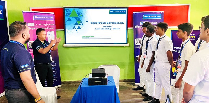 කල්මුණේ ජුබිලි සංවත්සර ප්‍රදර්ශනයේදී කොමර්ෂල් බැංකුව ඩිජිටල් සාක්ෂරතාවය ප්‍රවර්ධනය කරයි