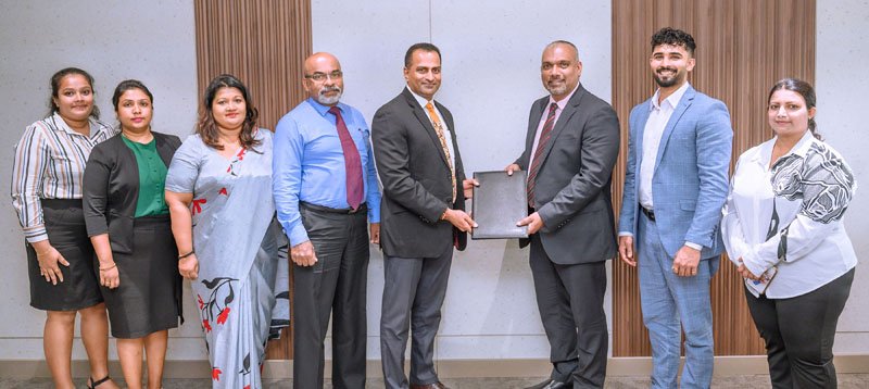 අධ්‍යාපන ණය ලබාදීම සඳහා කොමර්ෂල් බැංකුව ඔස්ඒෂියා අධ්‍යාපන ආයතනය සමඟ හවුල් වෙයි