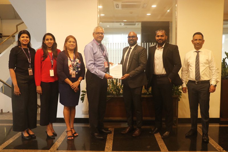 එක්සත් රාජධානියේ උසස් අධ්‍යාපනය හැදෑරීමට බලාපොරොත්තුවන සිසුන් සවිබලගැන්වීම සඳහා NDB බැංකුව AHZ අධ්‍යාපන උපදේශකයන් සමඟ සම්බන්ධ වෙයි