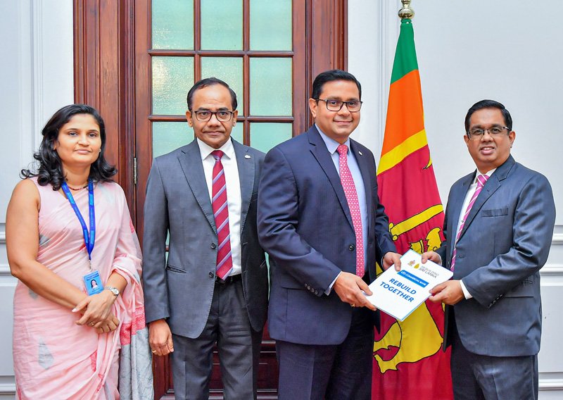 දිට්වා සුළි කුණාටුවෙන් පීඩාවූ ජන ජිවිත නැවත නඟාසිටුවීමට කොමර්ෂල් බැංකුවෙන් රු. මිලියන 125 අධික සහන