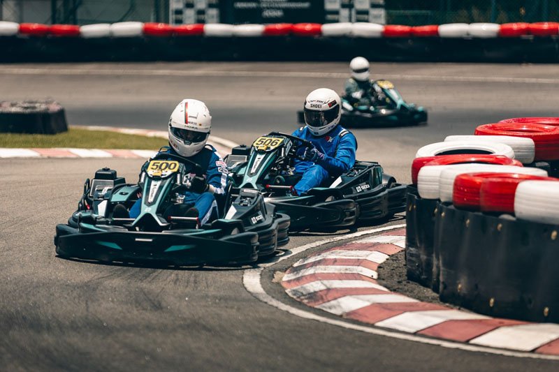 ඩේවිඩ්පීරිස්සමූහයේ “ස්පීඩ්බේ”වෙතින් ශ්‍රී ලංකාවට ජාත්‍යන්තර මෝටර් රේසිං අත්දැකීම්