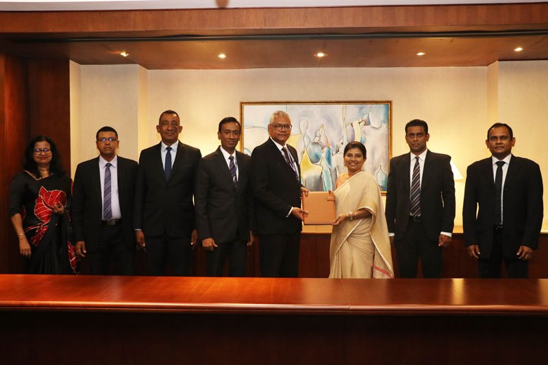 ශ‍්‍රී ලංකාව පුරා විදුලි වාහනවල අනාගතය සවිමත් කරමින් NDB බැංකුව Brown EV සමාගම සමඟ අත්වැල් බැඳගනී.