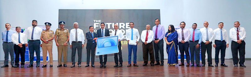 ශ්‍රී ලංකා රක්ෂණ සංගමය විසින් E මෝටර් කාඩ්පත හඳුන්වාදෙමින් ශ්‍රී ලංකා පොලීසියට ටැබ් 500ක්  පරිත්‍යාග කරයි