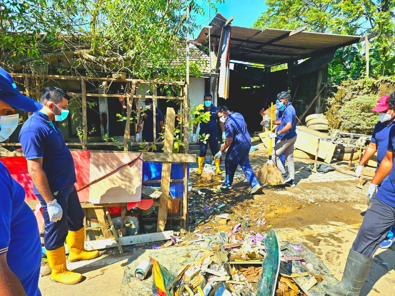 SLIC General and SLIC Life lends hand to flood-affected communities with islandwide program
