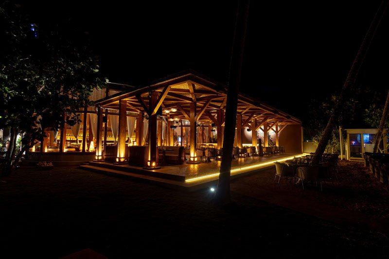 දකුණු වෙරළ තීරයේ සුන්දරත්වය සමඟ මුසු වූ රසවත් ආසියාතික ආහාරමය අත්දැකීම: Yazu at the Beach