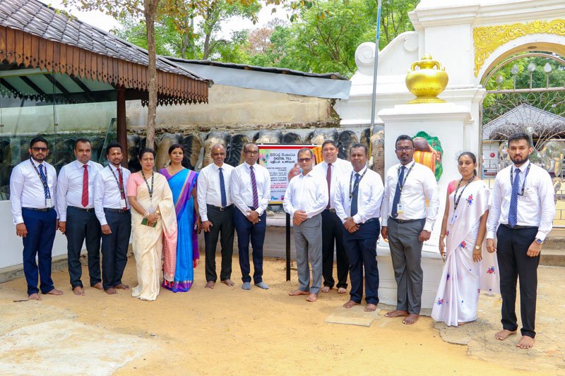 ලංකා බැංකුව කිරි වෙහෙර සහ කතරගම දේවාල පරිශ්‍රයේ  ඩිජිටල් පිං කැට ස්ථාපනය කරයි