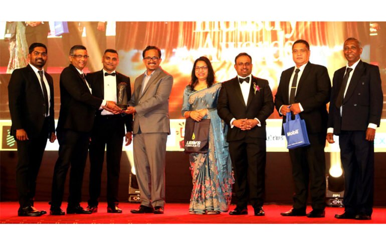 සමාරම්භක මෝටර් රථ කර්මාන්ත සම්මාන උළෙලේ දී සියැට් කැලණි සමාගම හොඳම ටයර් නිෂ්පාදකයා ලෙස කිරුළු පළඳී
