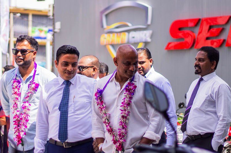 සෙනාරෝ මෝටර්ස් ‘Premier Center’ ප්‍රදර්ශනාගාරය විවෘත කරමින් RR250 යතුරුපැදිය එළි දක්වයි