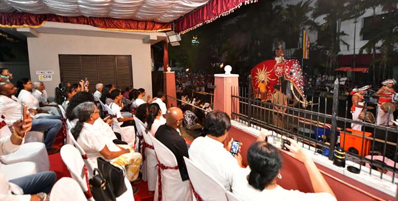 සෙලින්කෝ ලයිෆ් සිය ප්‍රමුඛතම රක්ෂණ ඔප්පු හිමියන්ට මහනුවර පෙරහරේ අසිරිමත් දසුන් සමීප කරයි